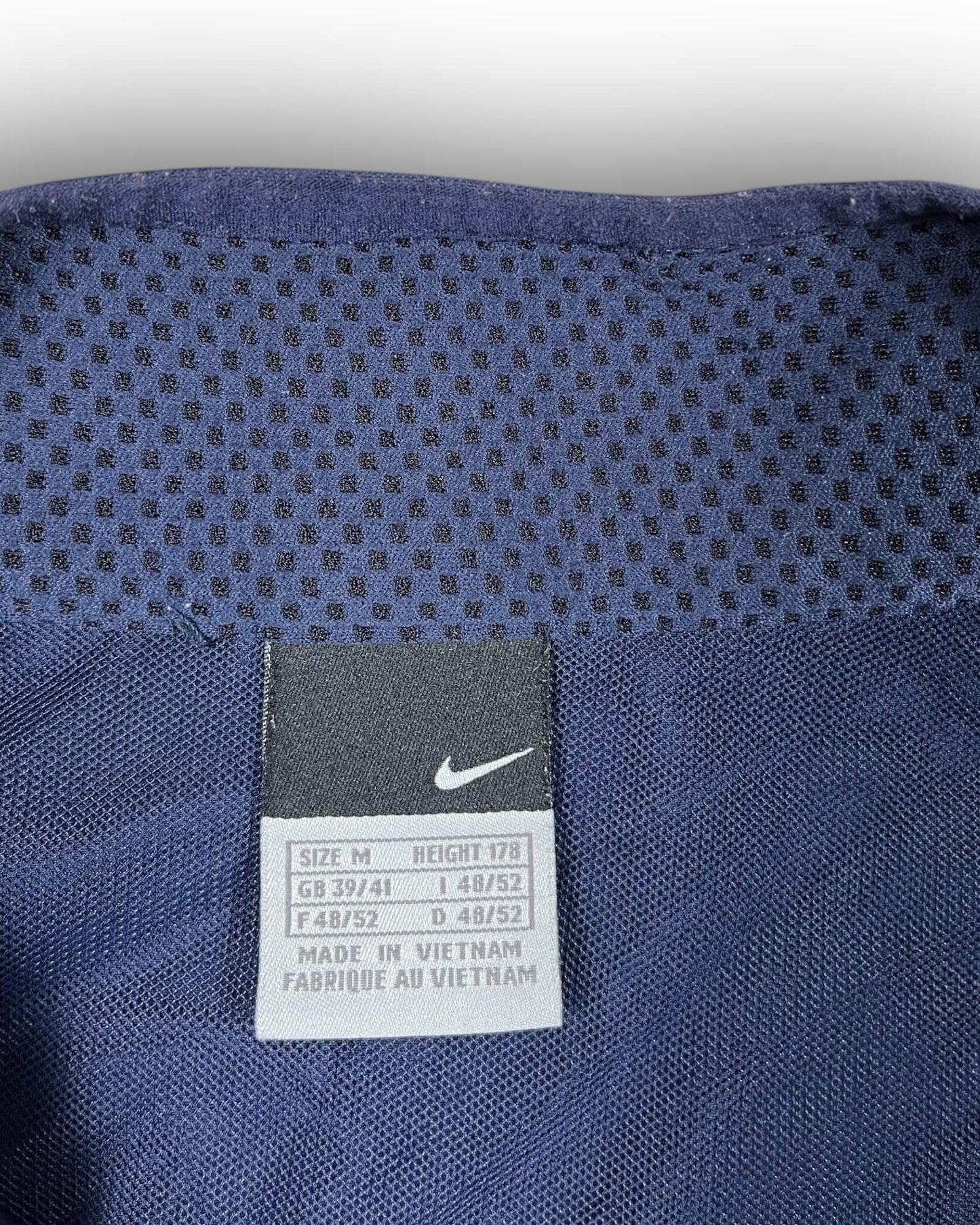 VINTAGE NIKE TRACKJACKET (M)
