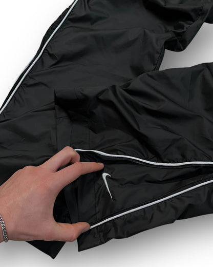 NIKE TRACKPANTS (M)